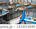 建設現場の基礎工事と安全対策のカラーコーン 141833840
