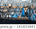 仮囲い・フェンス越しに見える住宅の基礎工事現場 141833841