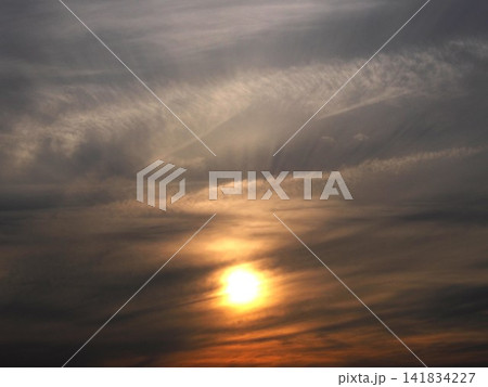 街に沈む夕日 141834227