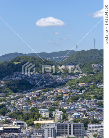 斜面に広がる住宅密集地 斜面に広がる住宅密集地 141834350