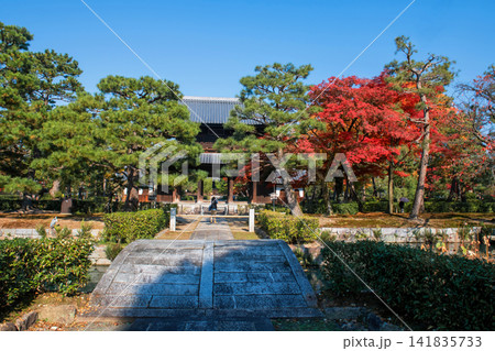 Bridge to Kenninji Sanmon Triple Gate in autumn colors, Kyoto, Japan Bridge to Kenninji Sanmon Triple Gate in autumn colors, Kyoto, Japan 141835733