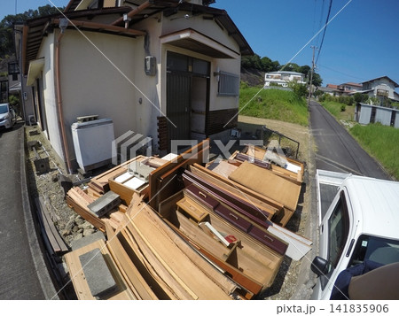 空き家再生のための残置物撤去作業 141835906