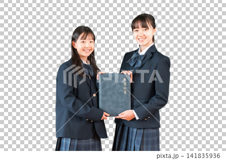 高中女生手持畢業證書(畢業,畢業典禮) 高中女生手持畢業證書(畢業,畢業典禮) 141835936