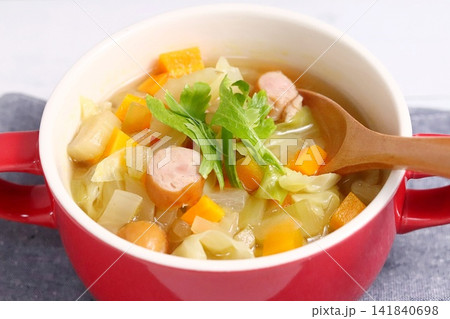 野菜たっぷりコンソメスープ 野菜たっぷりコンソメスープ 141840698