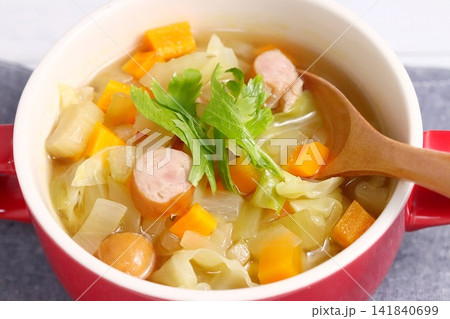 野菜たっぷりコンソメスープ 野菜たっぷりコンソメスープ 141840699