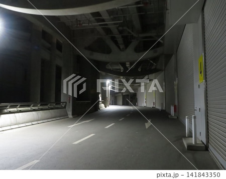 日産スタジアム 通路 夜 141843350