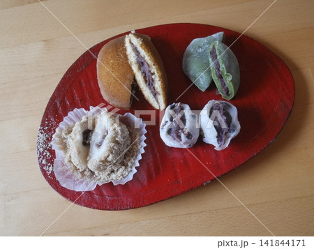 和菓子の断面(上から撮影) 141844171