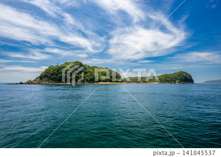 紀淡海峡に浮かぶ青い海と空の友ヶ島 141845537