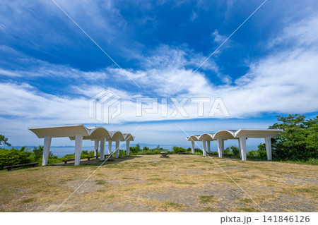 友ヶ島・タカノス山展望台の白い東屋と紀淡海峡の絶景 友ヶ島・タカノス山展望台の白い東屋と紀淡海峡の絶景 141846126