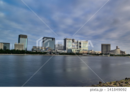 台場公園から見るお台場海浜公園の風景 長秒撮影 141849092