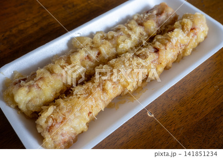 とても美味しい日本のちくわの磯辺揚げ 141851234