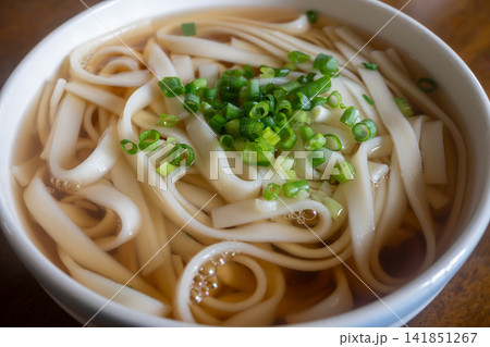 日本のとても美味しいうどん 141851267