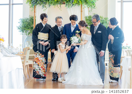 家族で祝う結婚式 家族で祝う結婚式 141852637