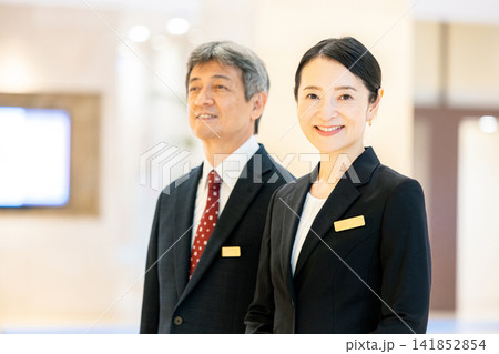 ホテルマンの男女 ホテルマンの男女 141852854