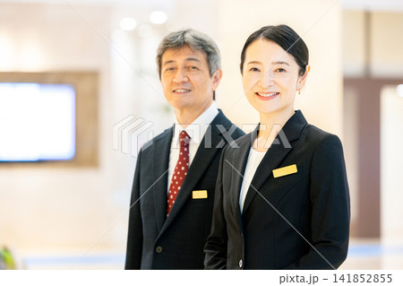 ホテルマンの男女 ホテルマンの男女 141852855