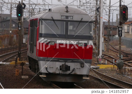 清洲駅付近を走行するDF200形電気式ディーゼル機関車（DF200-205） 141852957