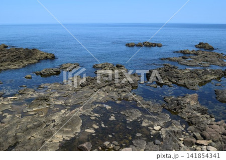 庄内海岸の岩場風景 庄内海岸の岩場風景 141854341