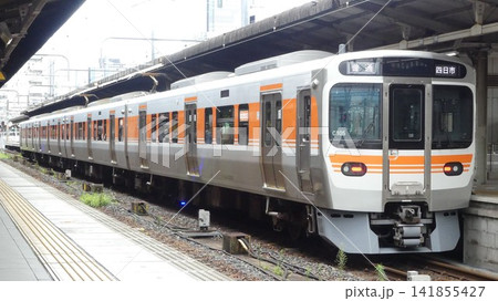 名古屋駅に停車するJR東海の315系電車(普通・四日市行き) 名古屋駅に停車するJR東海の315系電車(普通・四日市行き) 141855427
