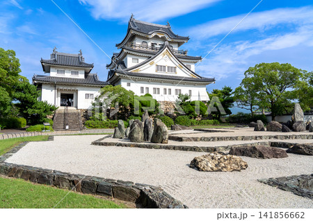 大阪府岸和田市 岸和田城本丸と岸和田城庭園の八陣の庭 大阪府岸和田市 岸和田城本丸と岸和田城庭園の八陣の庭 141856662