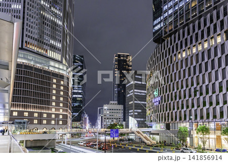 大阪夜景　梅田　阪神前交差点　大阪府大阪市 141856914