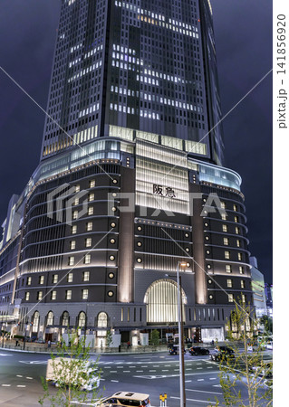 大阪夜景　梅田　阪急百貨店うめだ本店　大阪府大阪市 141856920