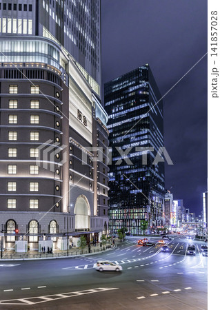 大阪夜景　梅田　阪急前　扇町通　大阪府大阪市 141857028