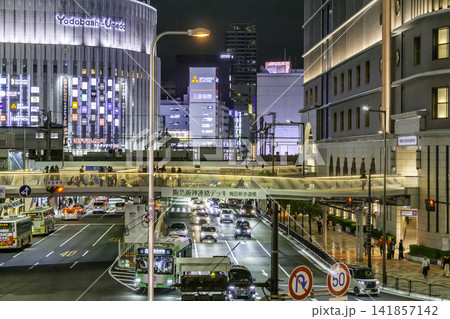 大阪夜景　梅田　阪急阪神連絡デッキ　大阪府大阪市 141857142