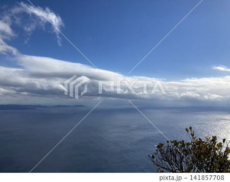 1月上旬の開聞岳(鹿児島県指宿市) 1月上旬の開聞岳(鹿児島県指宿市) 141857708