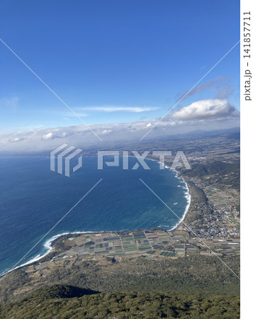 1月上旬の開聞岳(鹿児島県指宿市) 1月上旬の開聞岳(鹿児島県指宿市) 141857711