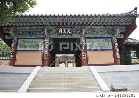 韓国、釜山、梵魚寺、天王門 韓国、釜山、梵魚寺、天王門 141859103