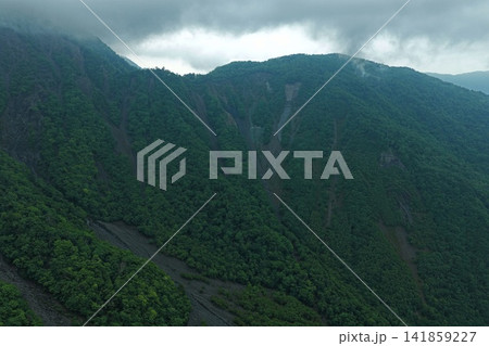 静岡県大谷崩の急斜面と崩落跡を捉えた空撮写真 静岡県大谷崩の急斜面と崩落跡を捉えた空撮写真 141859227