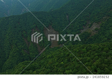静岡県静岡市大谷崩の山腹崩落跡地と法面保護工の空撮写真 141859232