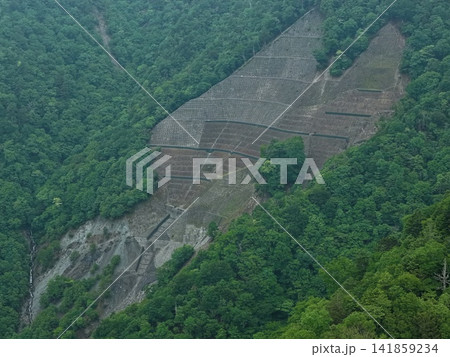 静岡県大谷崩の法面保護工と崩落跡地を捉えた空撮写真 静岡県大谷崩の法面保護工と崩落跡地を捉えた空撮写真 141859234