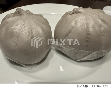 蒸し饅頭、タロイモ饅頭 蒸し饅頭、タロイモ饅頭 141860136