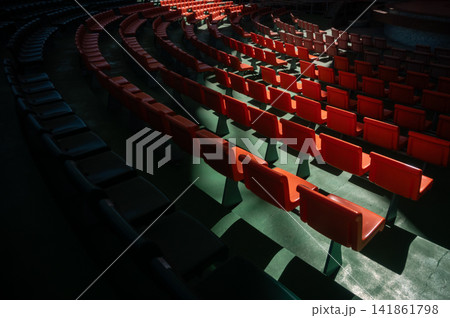 空席のスタジアムの座席 空席のスタジアムの座席 141861798