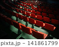 空席のスタジアムの座席 141861799