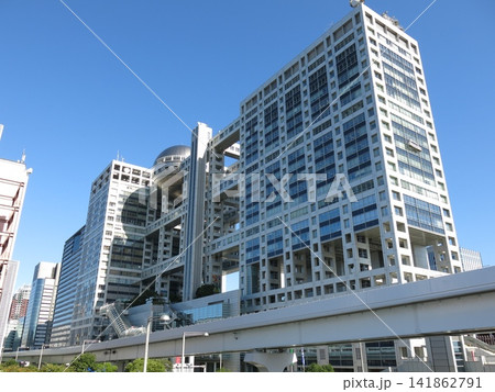 東京・お台場のフジテレビ本社ビル 141862791