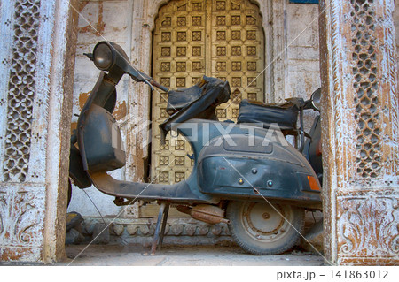 Old dirty scooter 141863012