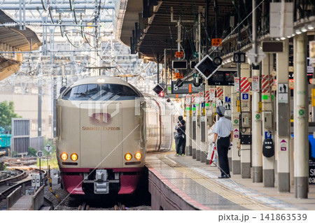 【東海道線】東京駅に到着するサンライズ瀬戸・出雲 【東海道線】東京駅に到着するサンライズ瀬戸・出雲 141863539