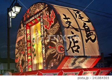 尾島ねぷたまつり2025(8.14) 群馬銀行尾島支店の扇ねぷたが県道142号を運行 尾島ねぷたまつり2025(8.14) 群馬銀行尾島支店の扇ねぷたが県道142号を運行 141864303