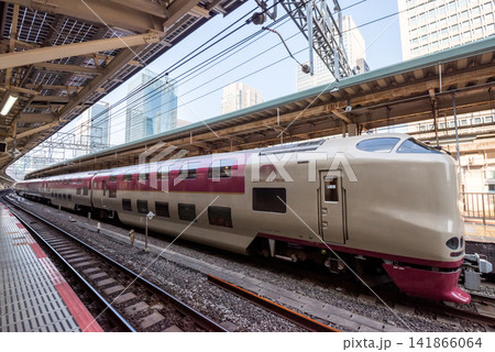 【東海道線】東京駅を発車する回送列車 【東海道線】東京駅を発車する回送列車 141866064