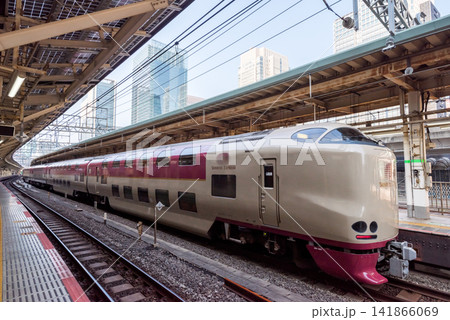 【東海道線】東京駅を発車する回送列車 【東海道線】東京駅を発車する回送列車 141866069