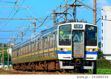 田園地帯を快走する懐かしの211系内房線 田園地帯を快走する懐かしの211系内房線 141866558