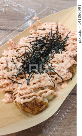 たこ焼き屋さんの明太マヨたこ焼き 141866991