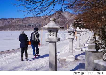 赤城神社　明神鳥居　石灯籠　神前灯籠　群馬県　赤城山　大洞赤城神社　冬　 141867811