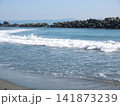 打ち寄せる波 141873239