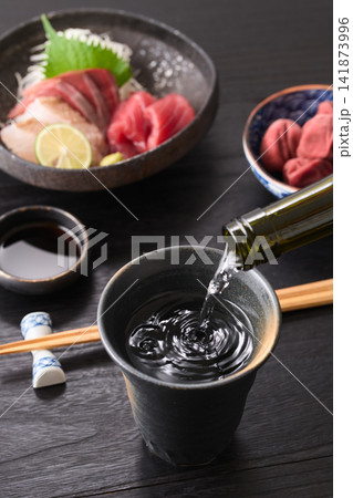 焼酎のお湯割りを作る 焼酎のお湯割りを作る 141873996