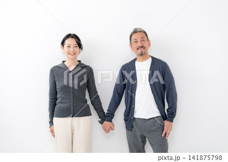 カップル　夫婦　 141875798