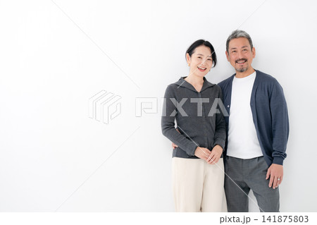 カップル　夫婦　 141875803