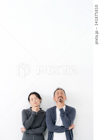 カップル 夫婦 悩む カップル 夫婦 悩む 141875810